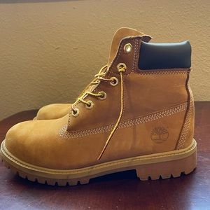 JUNIOR TIMBERLAND® CLASSIC 6-INCH WATERPROOF BOOT Size 6